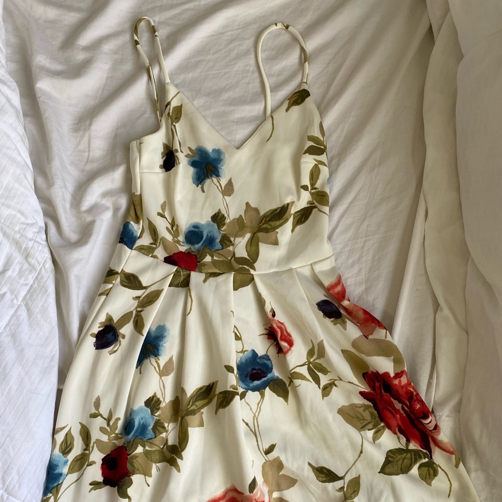 mini dress with blue, green and red flowers!🌹🌻✨